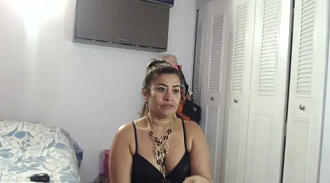 CamilaLix online show from 02.06.25