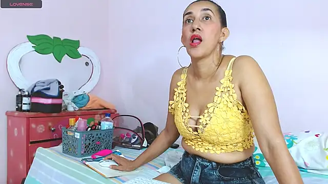 latinabueno41 online show from 02.13.25