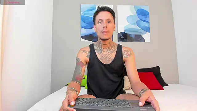 Snapshot of Emilio_Wolf chatting on 01.23.25 Emilio Wolf online show from 01.23.25