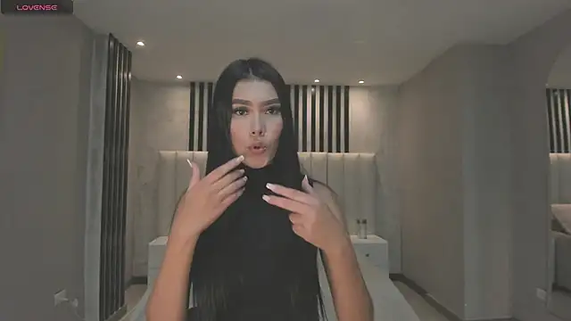 NiaSalvatore online show from 02.26.25