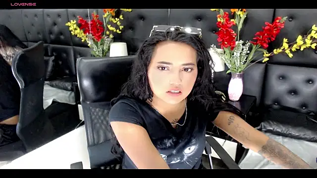 Snapshot of Carolaine01 chatting on 01.17.25 Carolaine01 online show from 01.17.25