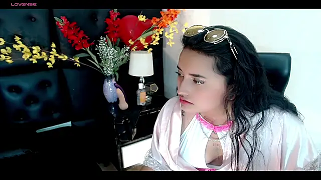 Snapshot of Carolaine01 chatting on 02.19.25 Carolaine01 online show from 02.19.25