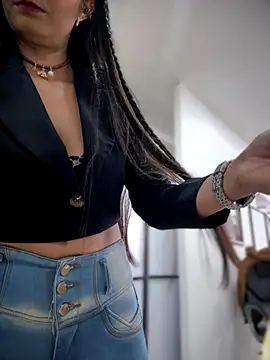 BELLA--26 online show from 11.15.25