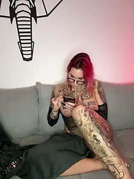 Mia-Fuchs online show from 02.16.25