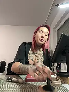 Mia-Fuchs online show from 02.17.25