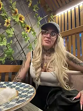 Mia-Fuchs online show from 03.16.25