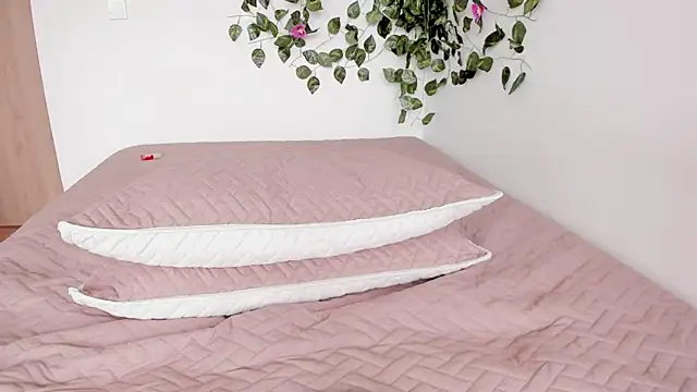 Snapshot of Laurensmith9 chatting on 04.29.26 Laurensmith9 online show from 04.29.26