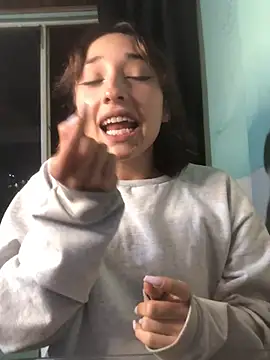 Snapshot of NickiYoung chatting on 01.10.25 NickiYoung online show from 01.10.25