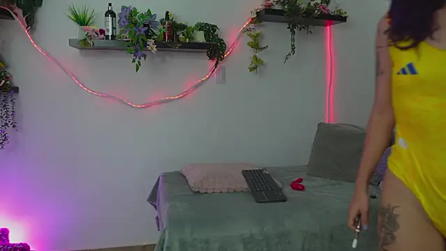 Snapshot of bri_cullen chatting on 06.18.26 bri cullen online show from 06.18.26