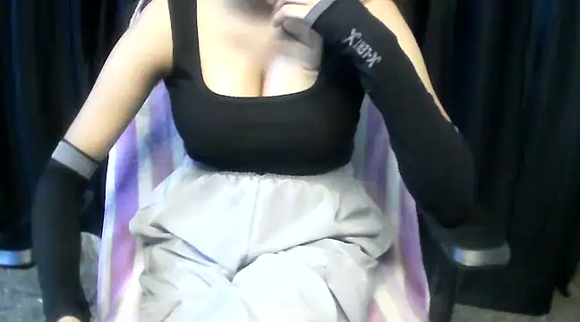 Snapshot of hot-niti chatting on 02.22.25 hot-niti online show from 02.22.25