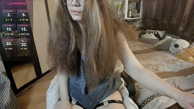 Snapshot of alexiamaleax chatting on 11.24.25 alexiamaleax online show from 11.24.25