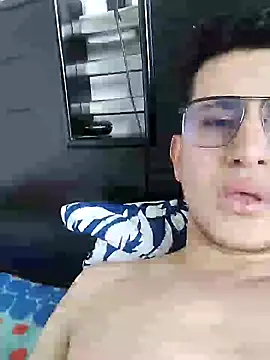 Snapshot of jonatanl31 chatting on 01.12.25 jonatanl31 online show from 01.12.25