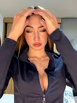 Snapshot of Maddy_Jones chatting on 11.22.25 Maddy Jones online show from 11.22.25