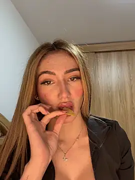 Snapshot of Maddy_Jones chatting on 11.23.25 Maddy Jones online show from 11.23.25