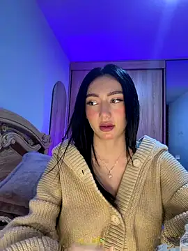 Snapshot of Maddy_Jones chatting on 12.15.25 Maddy Jones online show from 12.15.25