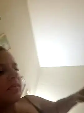 AliceRuivinha2 online show from 10.24.25