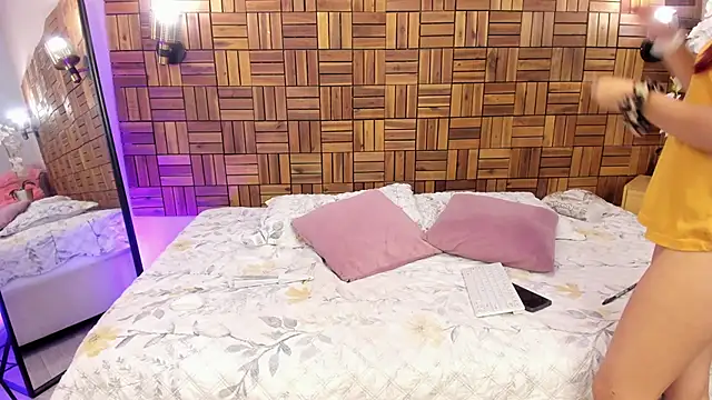 Snapshot of iriis_rosse chatting on 02.11.25 iriis rosse online show from 02.11.25