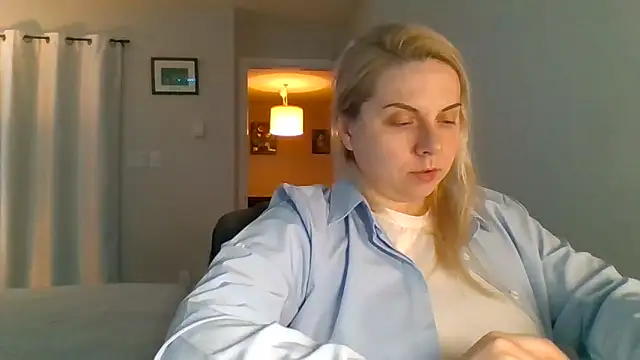 HappyIva online show from 11.14.25