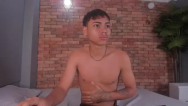 adam piarse01 online show from 12.03.25