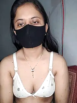 Snapshot of Hot_Nila chatting on 03.04.25 Hot Nila online show from 03.04.25