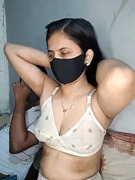 Snapshot of Hot_Nila chatting on 03.11.25 Hot Nila online show from 03.11.25