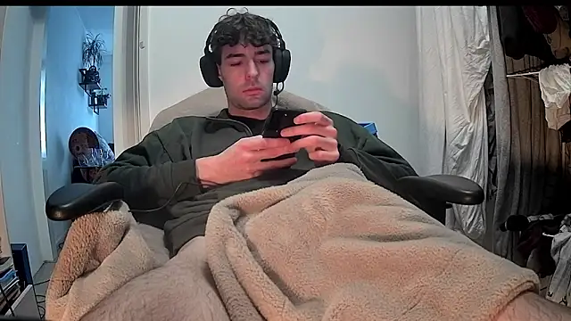 Snapshot of onesieboyx chatting on 02.07.25 onesieboyx online show from 02.07.25