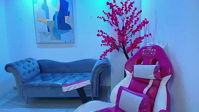 Snapshot of Arianna_sweeet chatting on 09.13.25 Arianna sweeet online show from 09.13.25