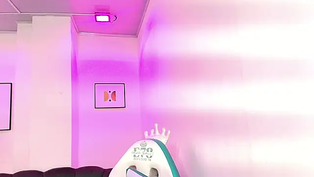 Snapshot of Arianna_sweeet chatting on 12.03.25 Arianna sweeet online show from 12.03.25