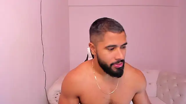 Santiago huntt online show from 02.05.25