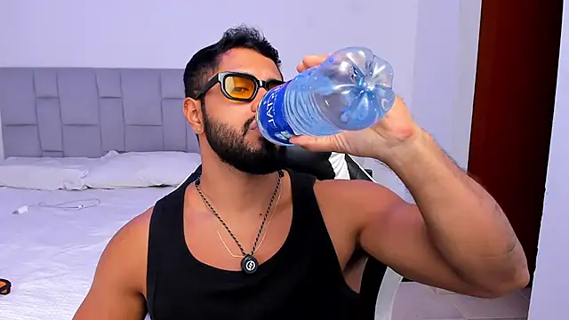 Santiago huntt online show from 04.16.26