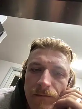 Snapshot of SparingTeller chatting on 11.08.25 SparingTeller online show from 11.08.25