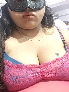 Snapshot of BigAssSarah chatting on 10.03.25 BigAssSarah online show from 10.03.25