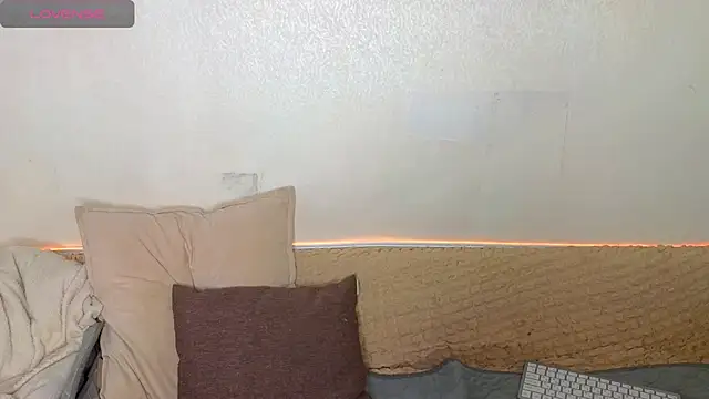 emilytrays online show from 02.03.26