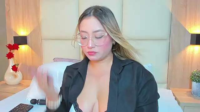 Snapshot of antonella_cutie_ chatting on 07.17.26 antonella cutie online show from 07.17.26