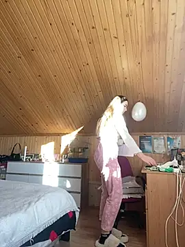 mewKate online show from 03.20.25