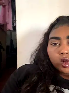 Snapshot of Aliana_Ross chatting on 09.15.25 Aliana Ross online show from 09.15.25