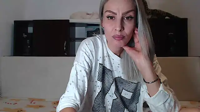 AshlineKatte online show from 10.22.25