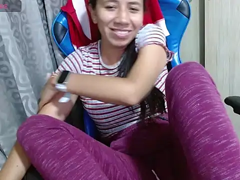 Danielagomez33 online show from 04.14.26