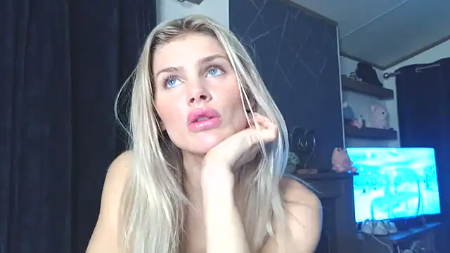 Snapshot of English_Teen_Evelyn chatting on 02.02.25 English Teen Evelyn online show from 02.02.25