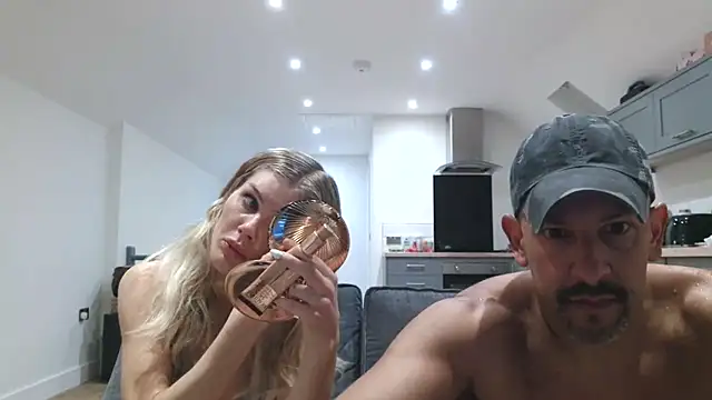 Snapshot of English_Teen_Evelyn chatting on 02.19.25 English Teen Evelyn online show from 02.19.25