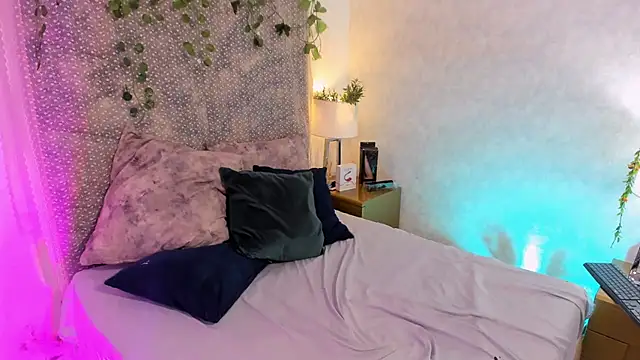 VeronicaOlson  online show from 03.13.25