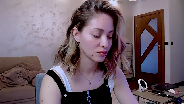 Snapshot of Eroticgiftxxx chatting on 03.06.25 Eroticgiftxxx online show from 03.06.25