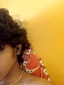 CosmicEmuu online show from 02.14.25