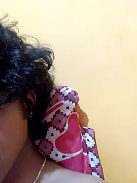 CosmicEmuu online show from 03.04.25