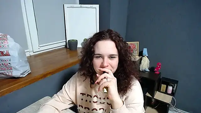 mini girly online show from 01.27.25