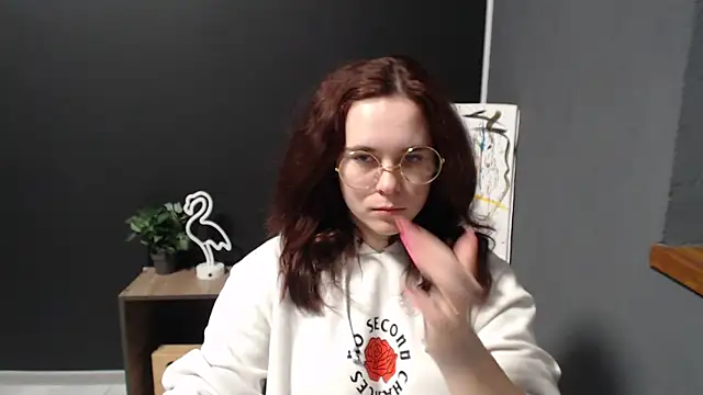 mini girly online show from 02.04.25