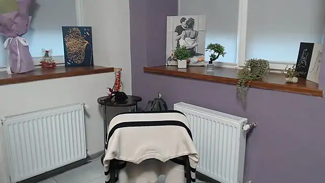 mini girly online show from 02.28.25