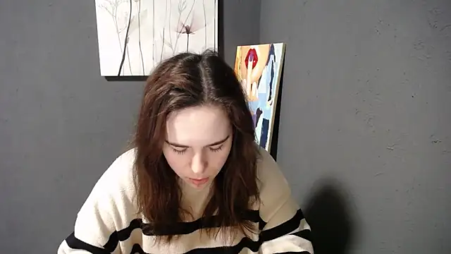 mini girly online show from 03.20.25