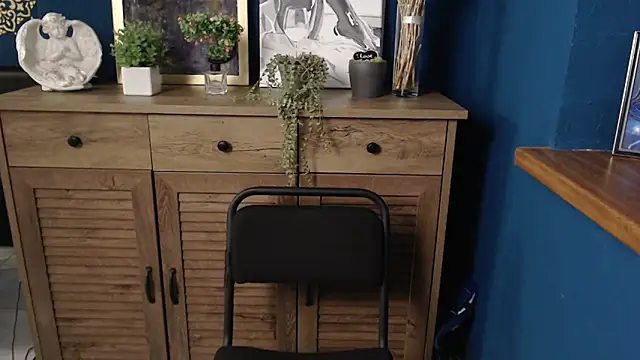 mini girly online show from 09.11.25