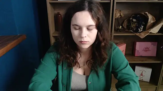 mini girly online show from 10.13.25